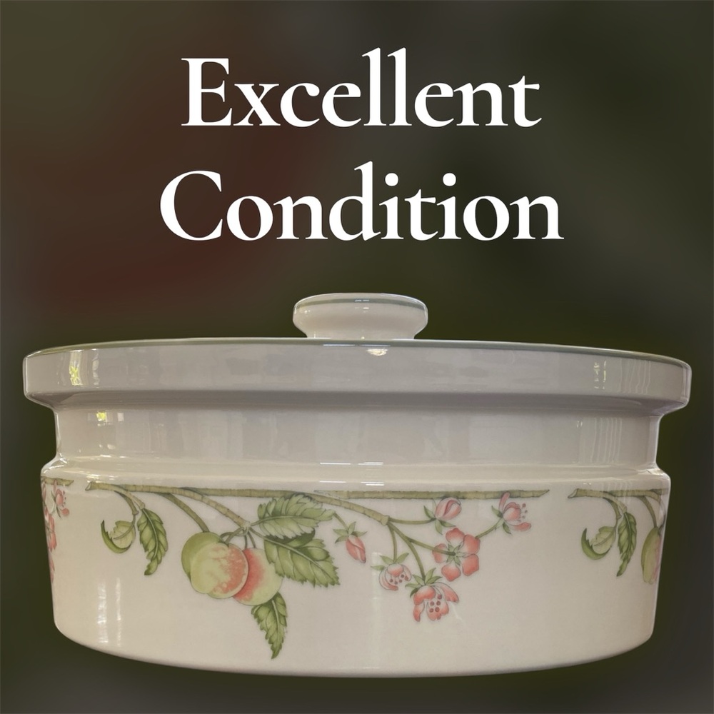 MINT 2.5 Qt Oval Covered Casserole Wild Apple by Wedgwood